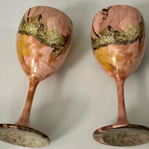 Set of 2 Transition Pink Wine Goblets – Unique Decor Outdoor Stemware Glasses - Picture 6 of 16